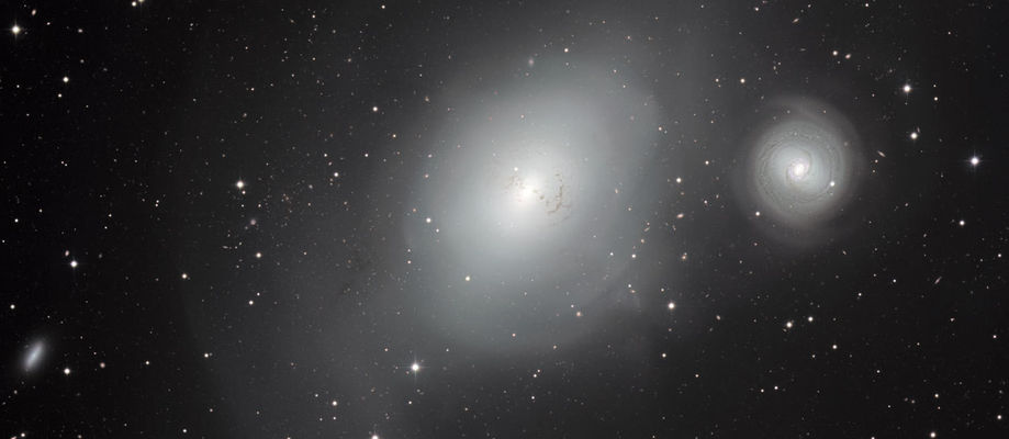 Tvær ólíkar vetrarbrautir, NGC 1316 og NGC 1317