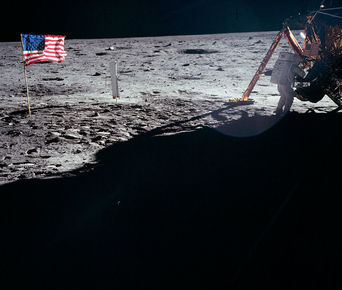 Neil Armstrong á tunglinu
