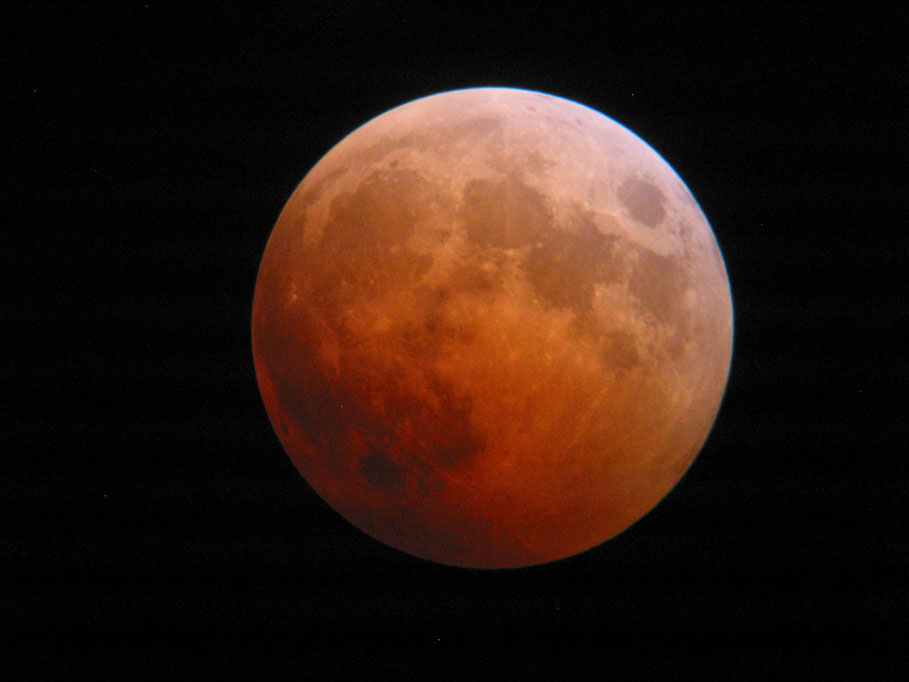 Tunglmyrkvinn í febrúar 2008. Myndin var tekin í gegnum 85mm TeleVue linsusjónauka og Canon 20Da myndavél á 1 sekúndu við ISO400. Mynd: Richard Tresch Fienberg (birt með leyfi).