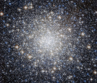 Kúluþyrpingin Messier 92 í stjörnumerkinu Herkúlesi. Mynd: ESA/Hubble & NASA