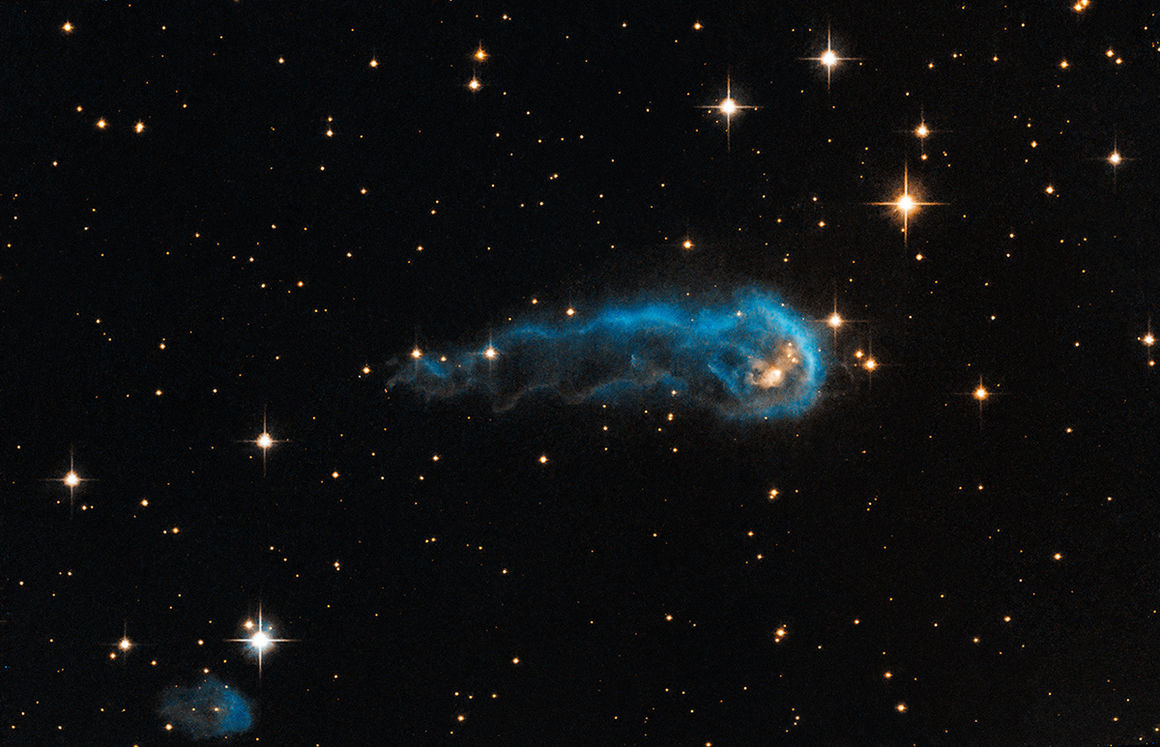 Frumstjarnan IRAS 20324+4057 í 4.500 ljósára fjarlægð frá Jörðinni. Mynd: NASA, ESA, Hubble Heritage Team (STScI/AURA) og IPHAS