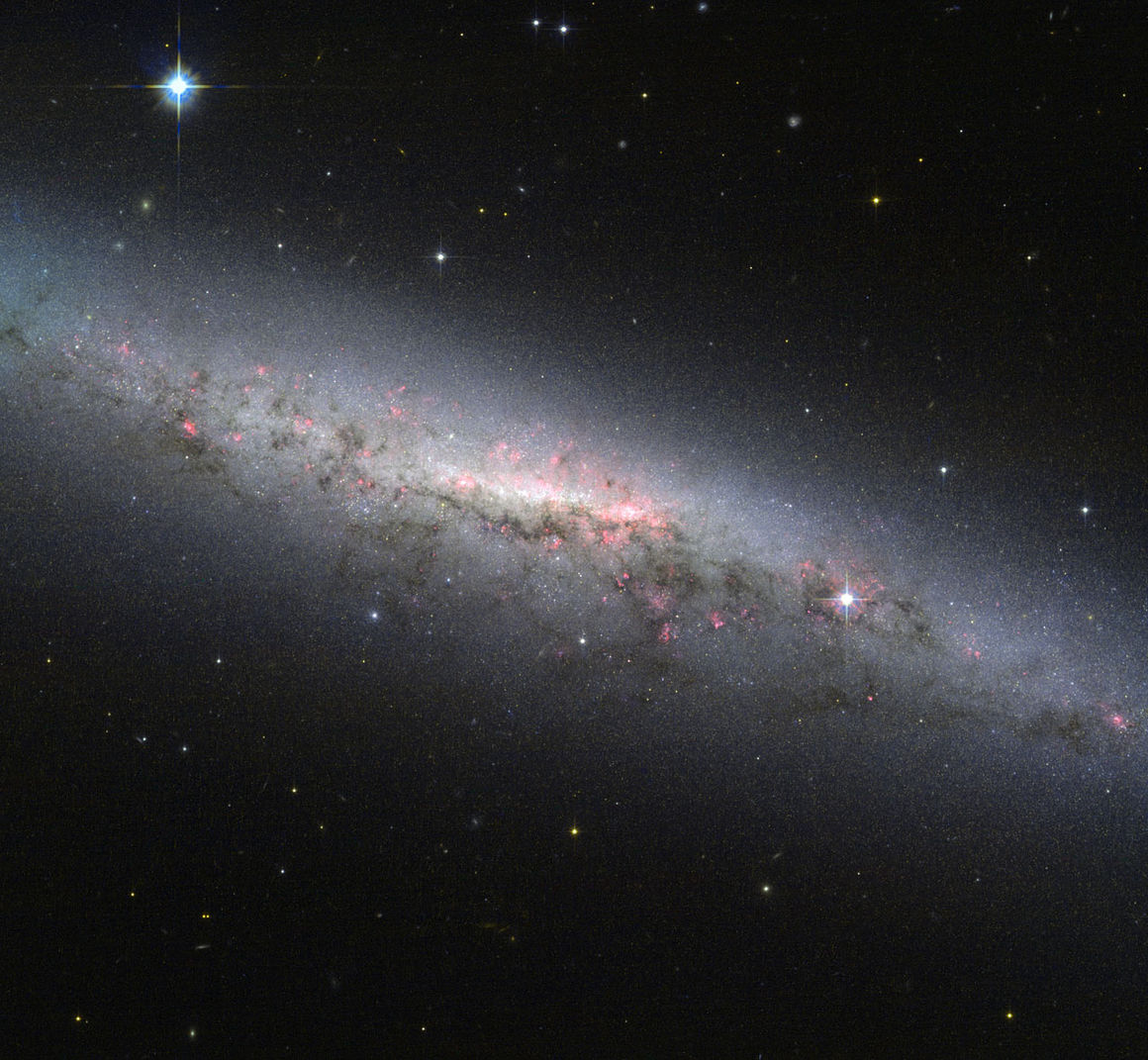 NGC 7090, Þyrilvetrarbraut, Stjörnumyndun, Á rönd