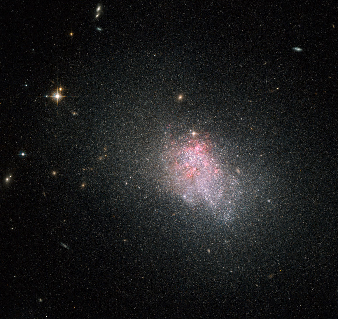 NGC 3738, dvergvetrarbraut, stjörnumyndun, óregluleg vetrarbraut