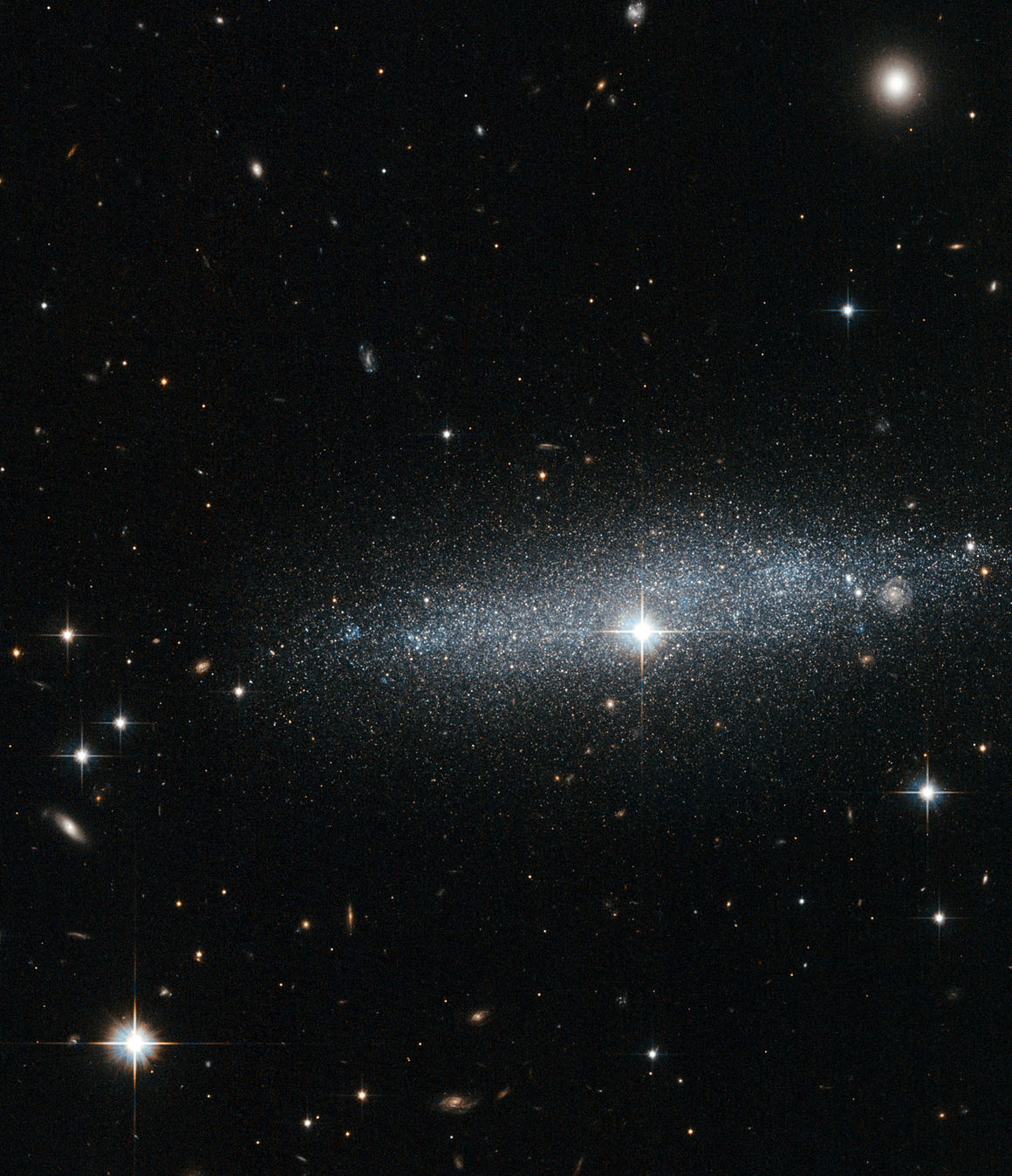 ESO 318-13, Gisin vetrarbraut, vetrarbraut á rönd