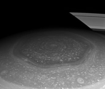 Satúrnus, Sexhyrningurinn, Cassini