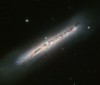 NGC 4634, Þyrilvetrarbraut, Stjörnumyndun, árekstur, bereníkuhaddur