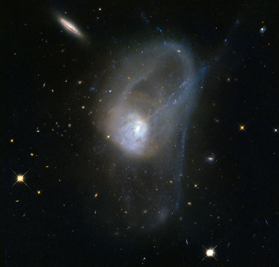NGC 3921 í stjörnumerkinu Stórabirni