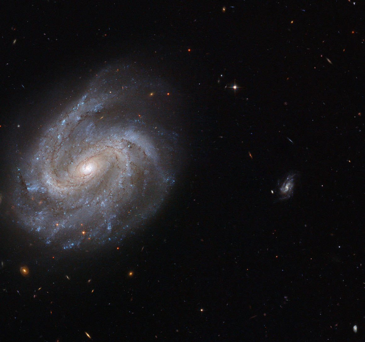 Bjálkaþyrilvetrarbrautin NGC 201 í stjörnumerkinu Hvalnum