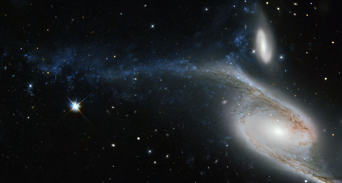 Þyrilvetrarbrautin NGC 6872 í stjörnumerkinu Páfuglinum