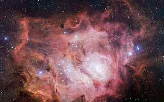 Mynd VST sjónauka ESO af Lónþokunni Messier 8. Mynd: ESO/VPHAS+ team