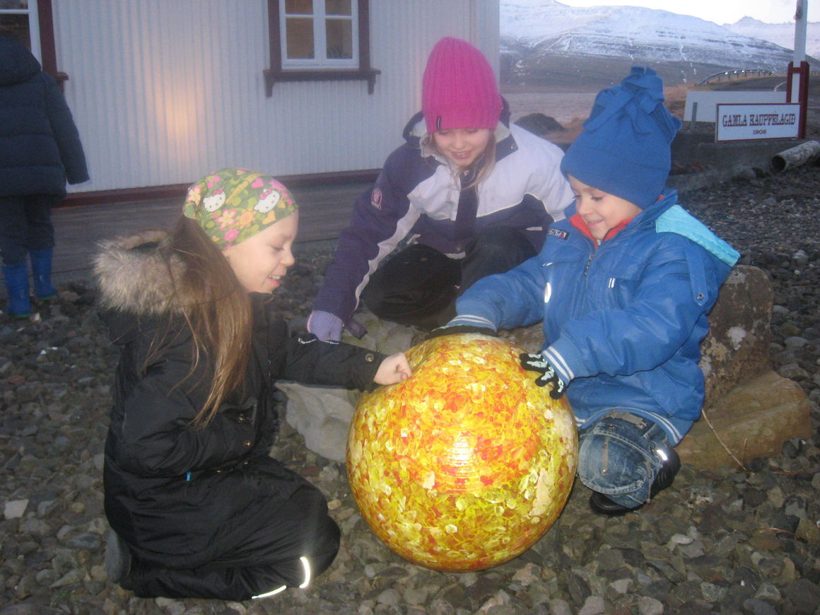 2-Sun Sólin er 42 cm á breidd.