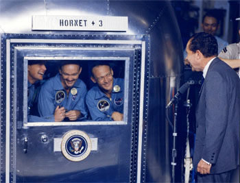 einangrunarbillinn_nixon_ahofn_apollo_11