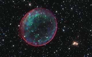 Samsett mynd af SNR B0SNR B0509-67,5 úr gögnum Hubble geimsjónaukans og Chandra röntgensjónaukans. Mynd: NASA/ESA/CXC