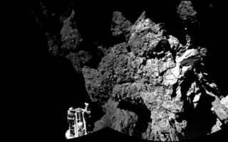 Fyrsta myndin frá yfirborði halastjörnunnar 67P/C-G! Á myndinni sést hluti eins þriggja fóta geimfarsins. Mynd: ESA/Rosetta/Philae/CIVA
