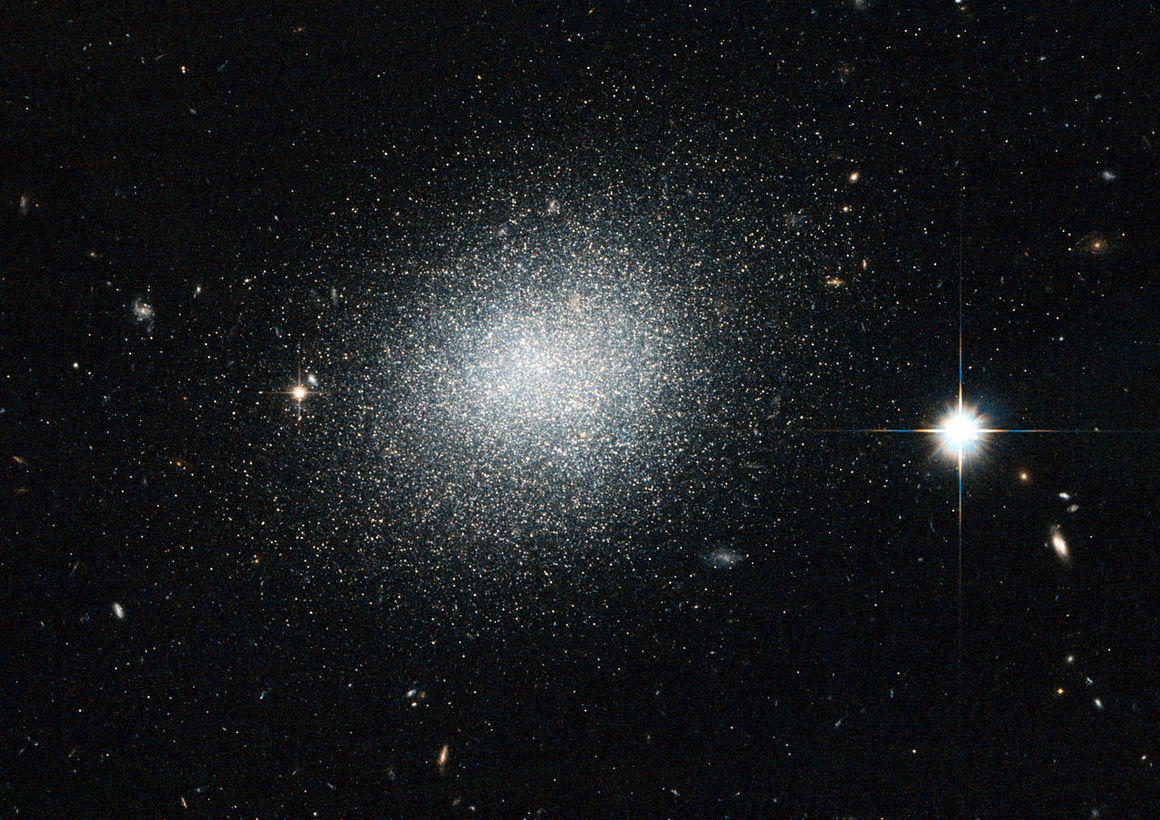 Dvergvetrarbraut, M81 hópurinn, UGC 5497