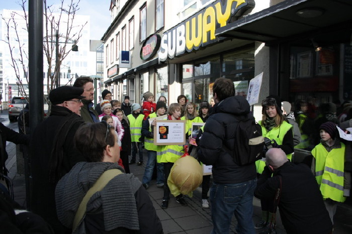 Venus lenti fyrir framan Subway í Austurstræti