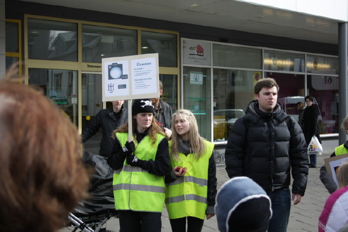 Úranus fyrir framan Kjörgarð á Laugaveginum