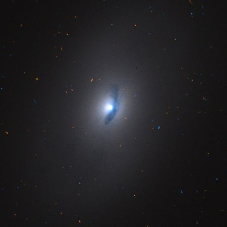 Linsulaga vetrarbraut, NGC 1553