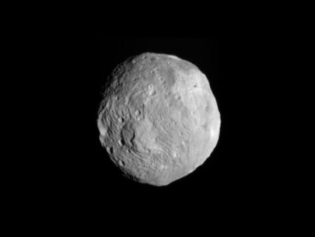 Vesta 9. júlí 2011 úr 41.000 km fjarlægð. Mynd: NASA/JPL-Caltech/UCLA/MPS/DLR/IDA