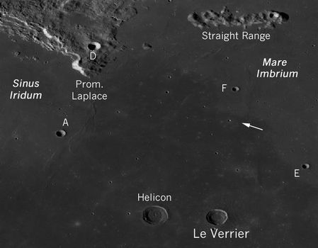 Chang'e 3 lenti á títanríku hrauni á Regnhafinu (örin bendir á lendingarstaðinn). Mynd: LPOD/Chuck Wood