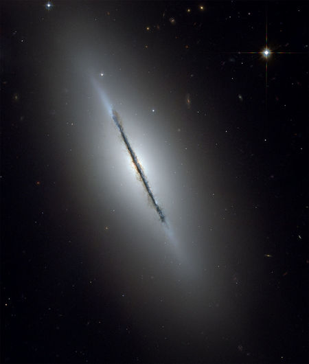 NGC 5866, linsulaga vetrarbraut, lenticular galaxy